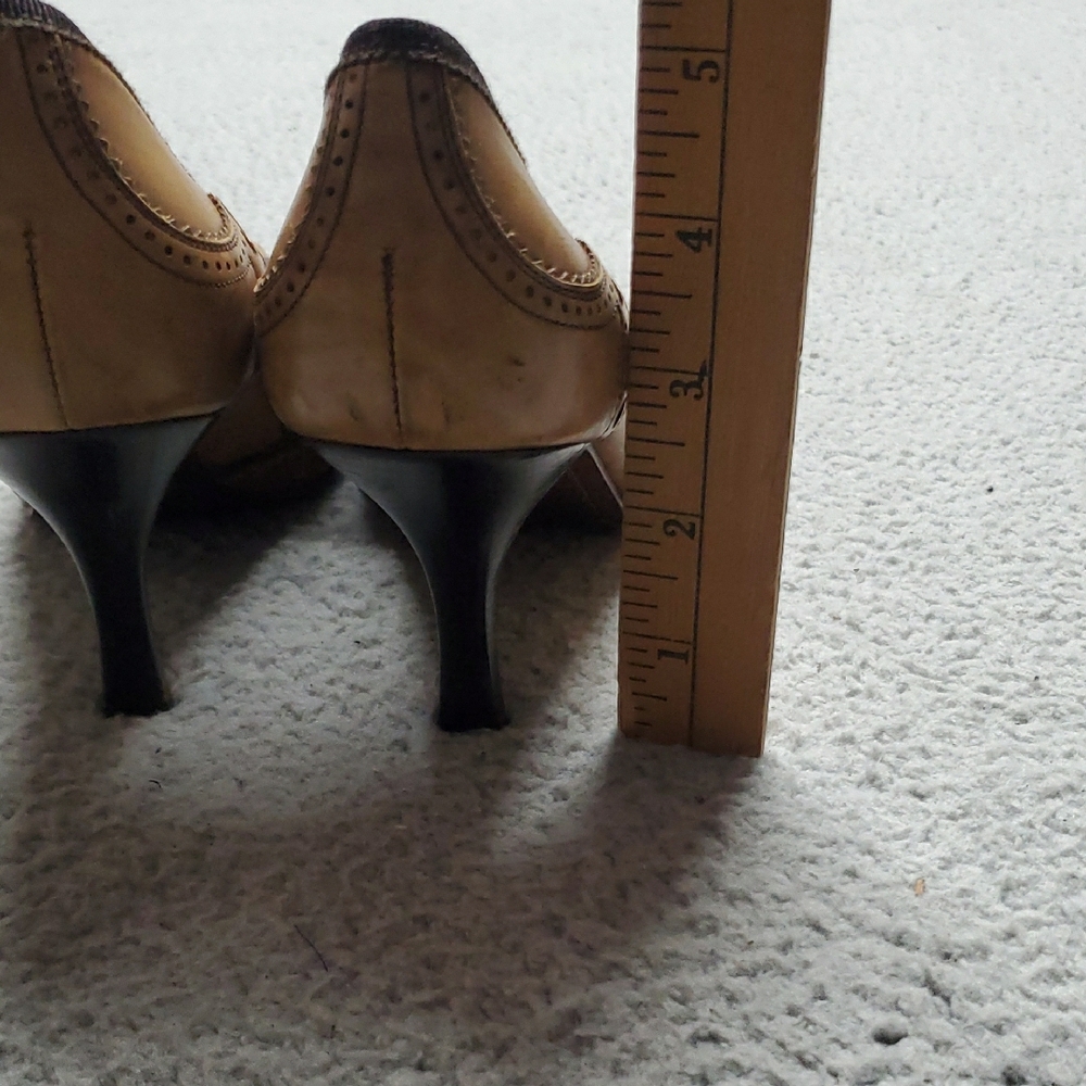 Prada  Women's Two-Tone Brown Pointed Toe Leather Pumps Size 6 US - Picture 9 of 9